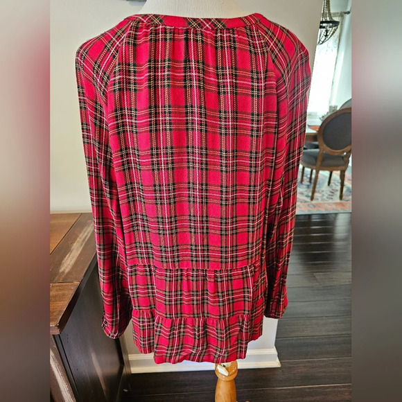 J. Jill Size Medium Red Plaid Holiday V-neck Button Front Blouse Ruffle Hem Rayo - Picture 5 of 9